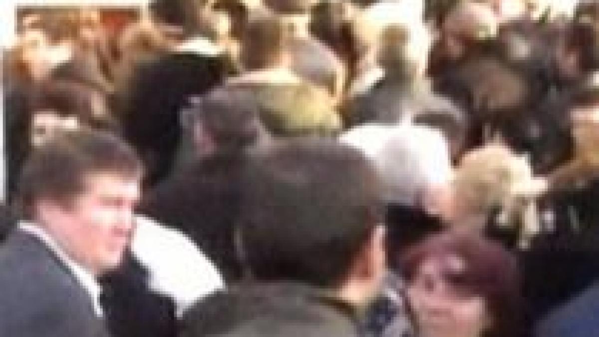 cozi interminabile la sectiile speciale mii de oameni nu au mai putut vota dupa ora 21 00