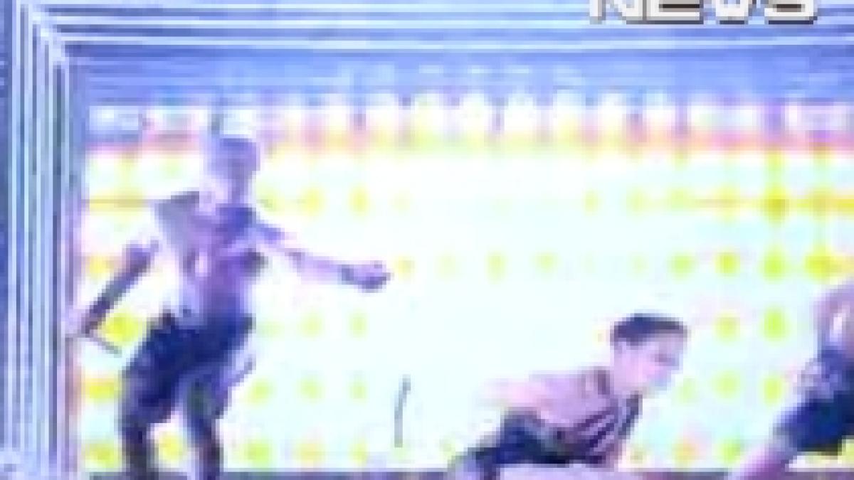 american music awards jeniffer lopez accident pe scena lady gaga concert cu pianul in flacari video