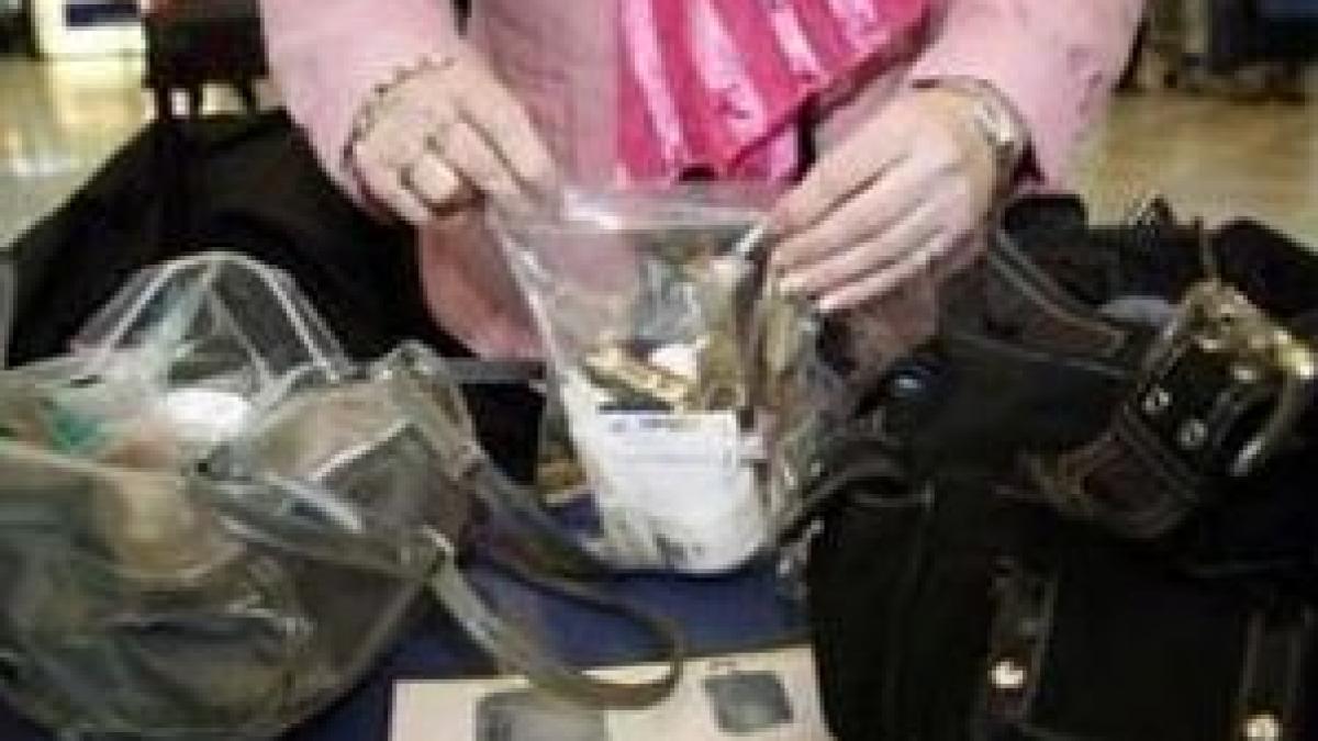 Pasagerii liniilor aeriene vor mai aştepta până în 2013 ca să transporte lichide cu avionul