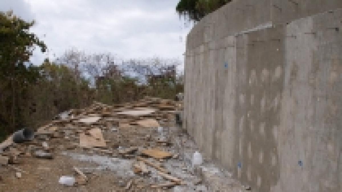 zid impotriva romilor construit intr un sat din slovacia