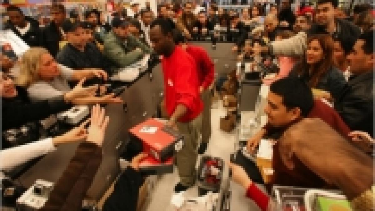 americanii s au inghesuit vineri la cumparaturi in ziua cu cele mai mari reduceri