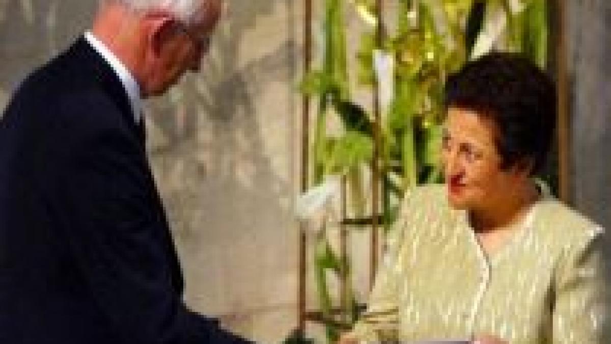 premiul nobel pentru pace acordat lui sirin ebadi confiscat de autoritatile iraniene