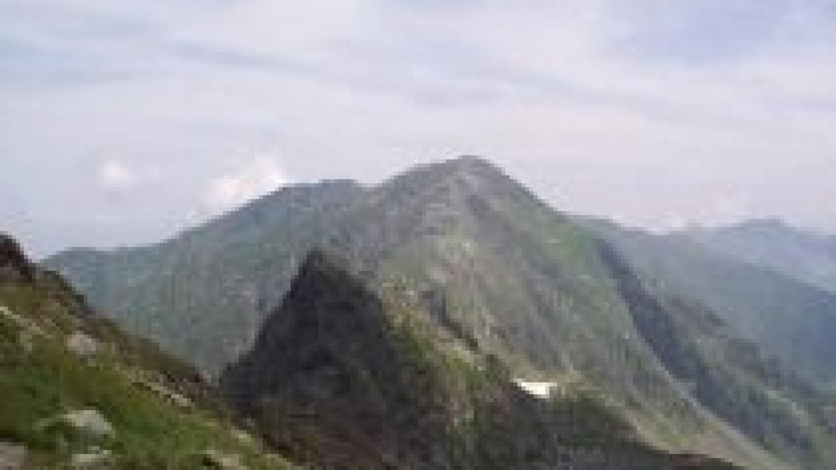 un turist a murit dupa ce a cazut de pe o stanca in muntii fagaras