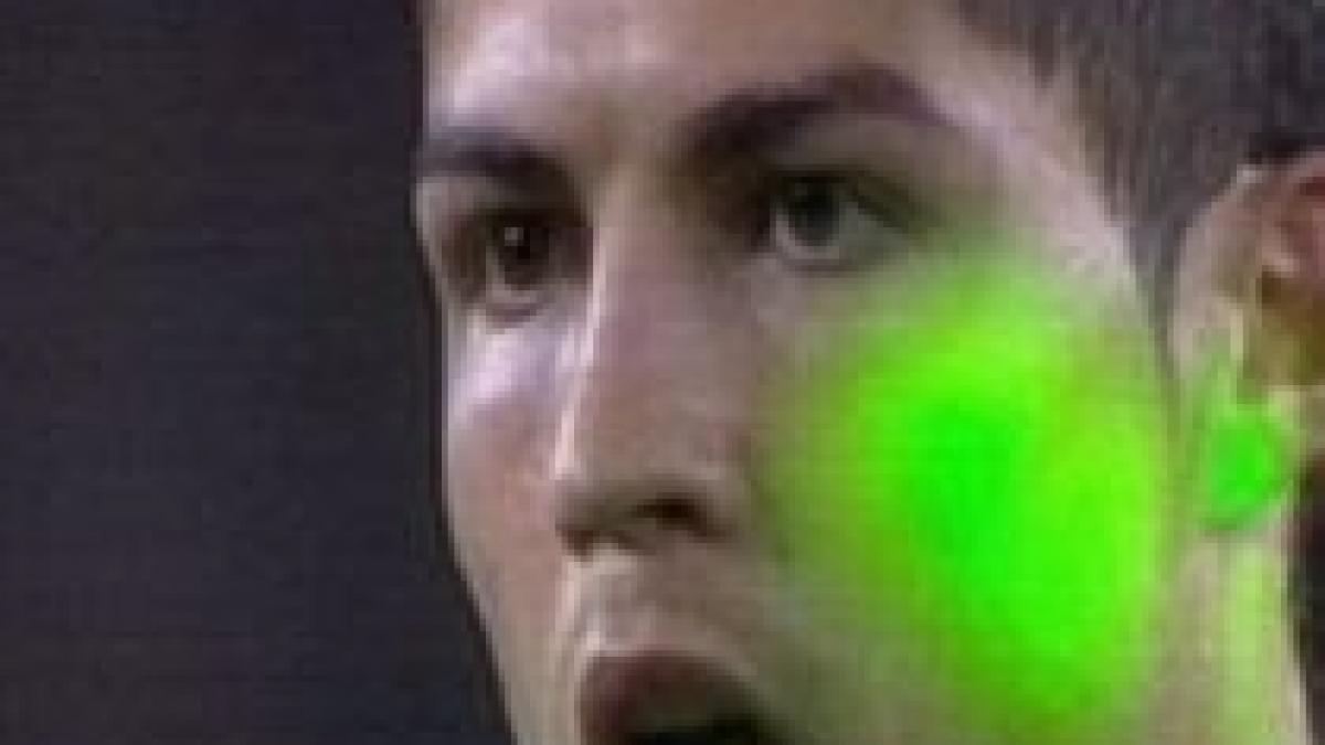 cristiano ronaldo si pepe vanati cu laserul in fc barcelona real madrid foto video