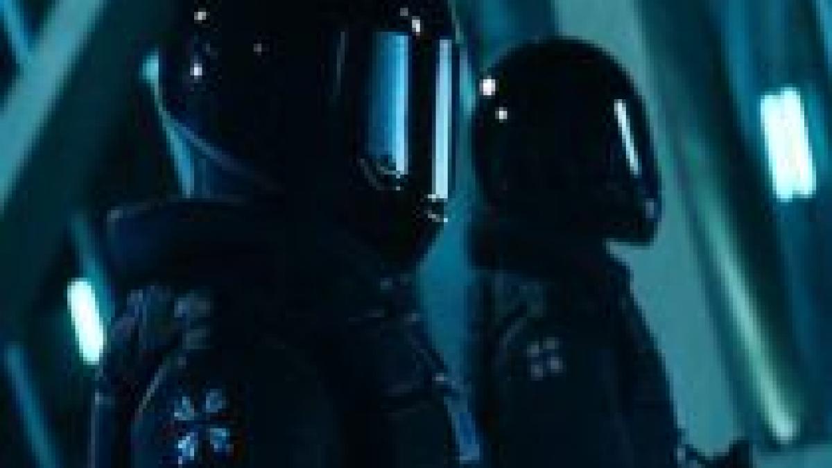 doi barbati inarmati imbracati in costume de motociclisti au jefuit o banca din resita video