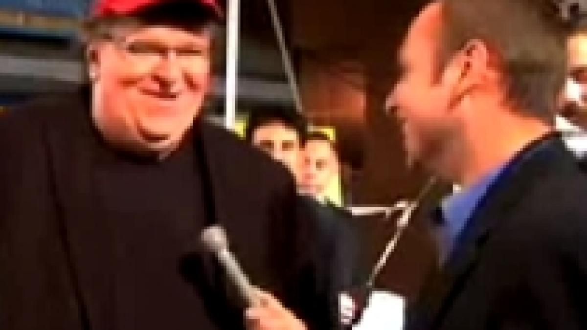 michael moore i a cerut lui barack obama sa nu mai trimita trupe in afganistan