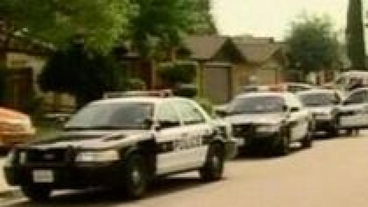 barbatul suspectat ca a ucis patru politisti americani intr o cafenea impuscat mortal