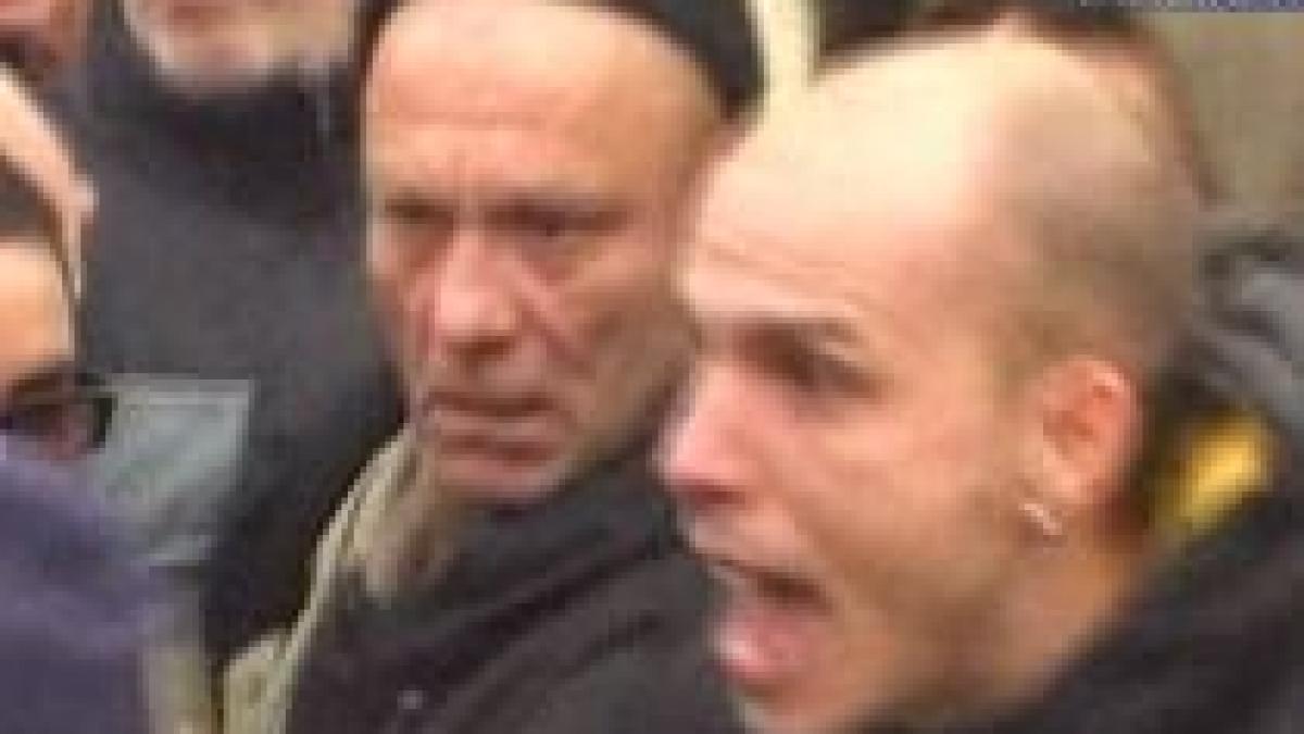 incidente la timisoara sustinatorii psd si pdl s au imbrancit cu jandarmii video