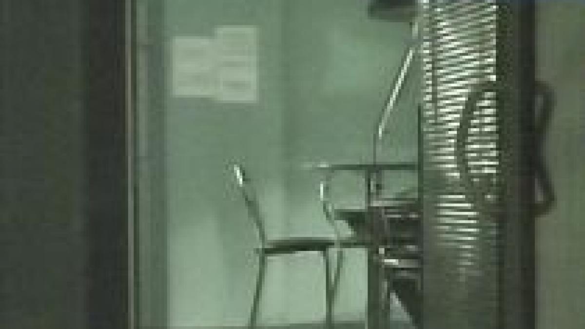 jaf armat la o sala de jocuri din resita talharii au disparut cu 10 000 de lei video