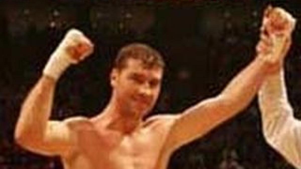 lucian bute aplaudat de 22 000 de oameni si de jucatori la un meci de hochei din montreal