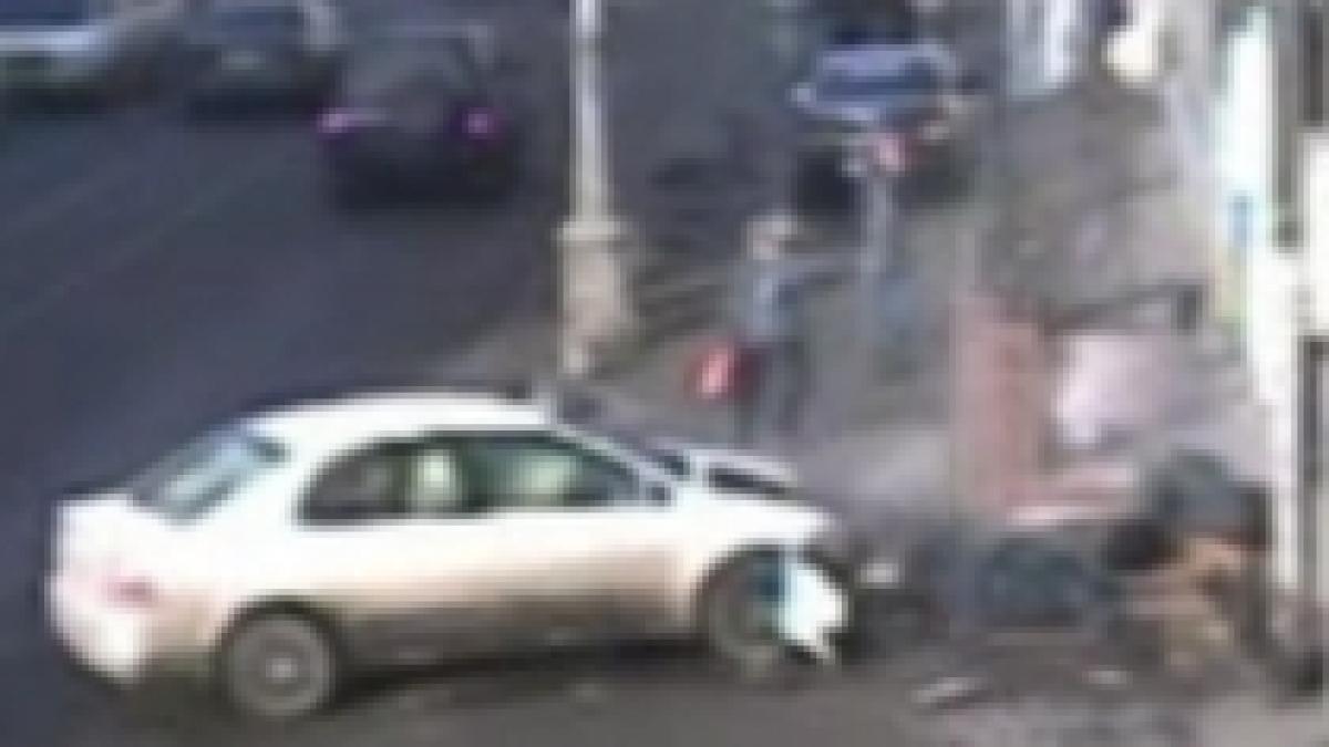 o soferita loveste in plin doua femei care circulau pe trotuar imagini socante