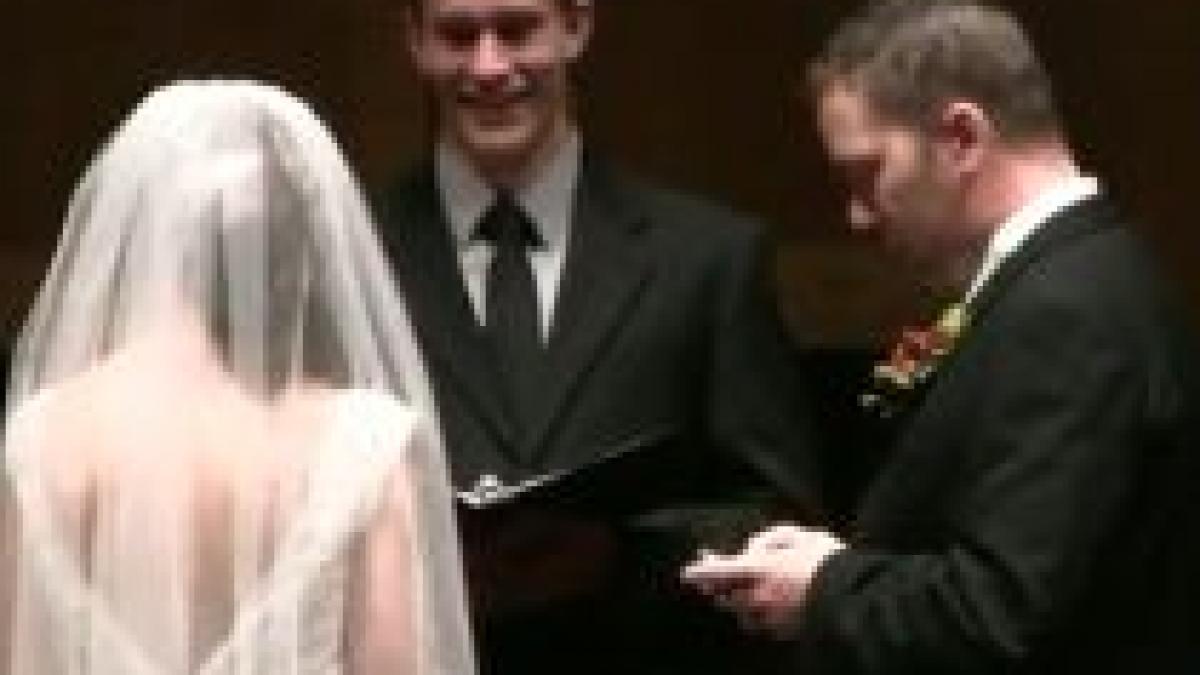 primul lucru pe care il faci dupa ce preotul te cununa schimbi statusul pe facebook video