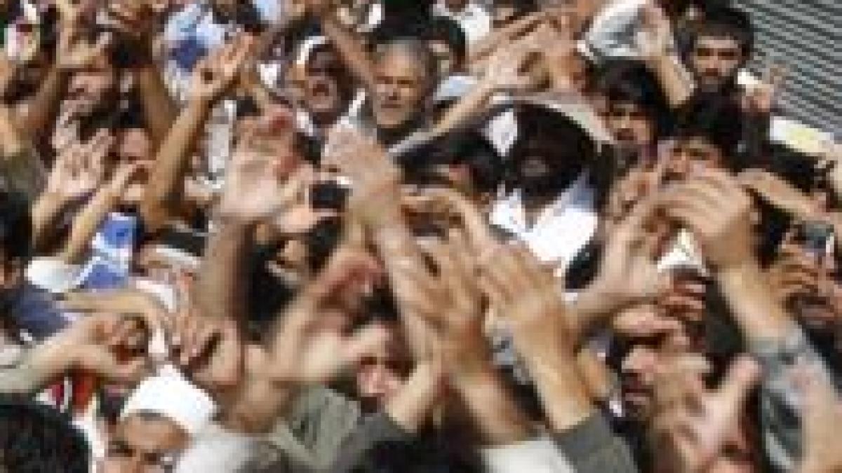 sute de indieni au protestat fata de insuficienta si pretul ridicat al apei