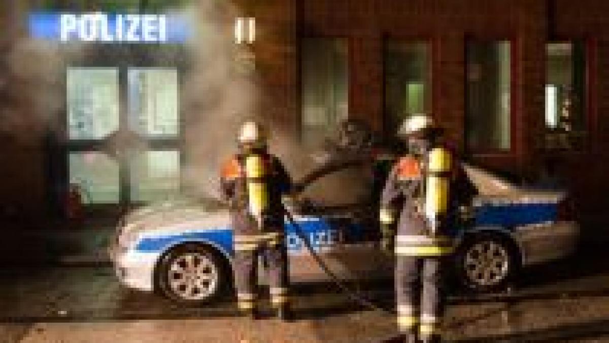 violente in germania politistii atacati cu coktailuri molotov