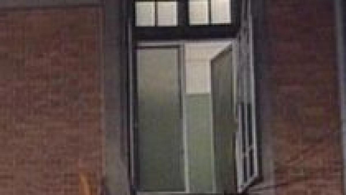 s a stins lumina la sediul lui basescu pana de curent in modrogan la pd l video