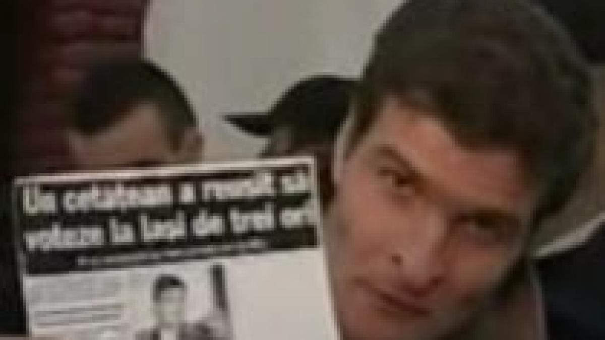 un barbat care a votat de trei ori la primul tur de data asta votez de cinci video