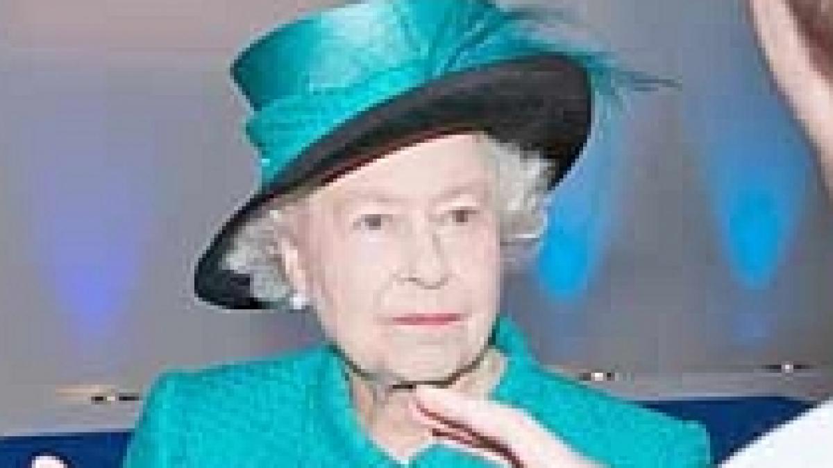 regina marii britanii suparata pe paparazzi