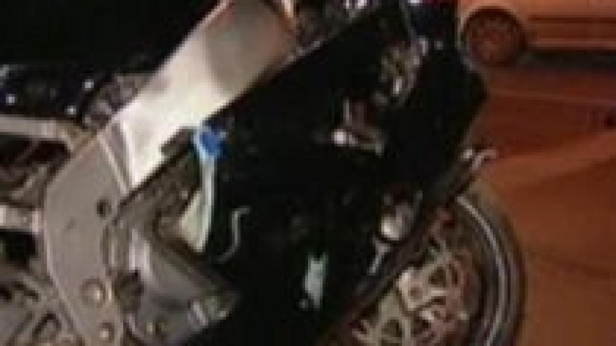 accident in sectorul 3 al capitalei motocicleta condusa de o tanara s a ciocnit cu o dubita video