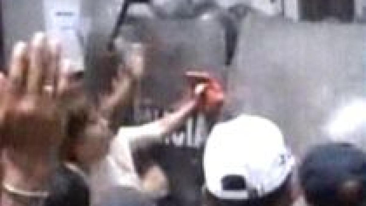 o manifestatie din peru a degenerat intr o batalie cu fortele de ordine video