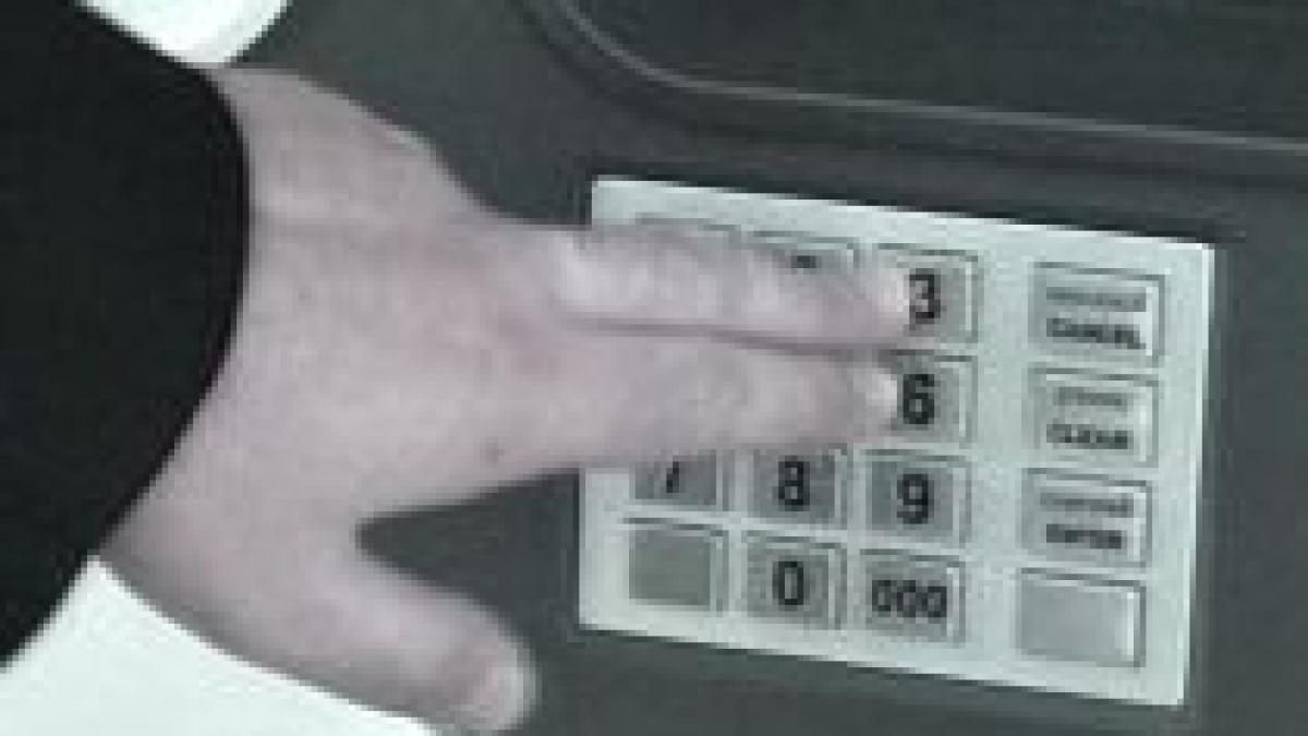 retea specializata in fraude cu instrumente de plata electronice retinuta la pitesti