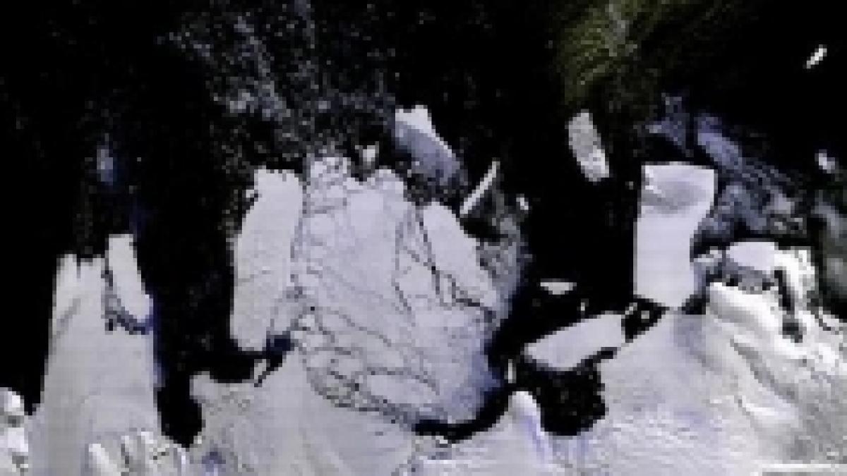 un iceberg de doua ori mai mare decat insula hong kong pluteste spre australia