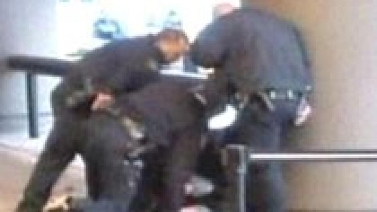 new york vanzator ambulant ucis de politisti sub ochii trecatorilor video