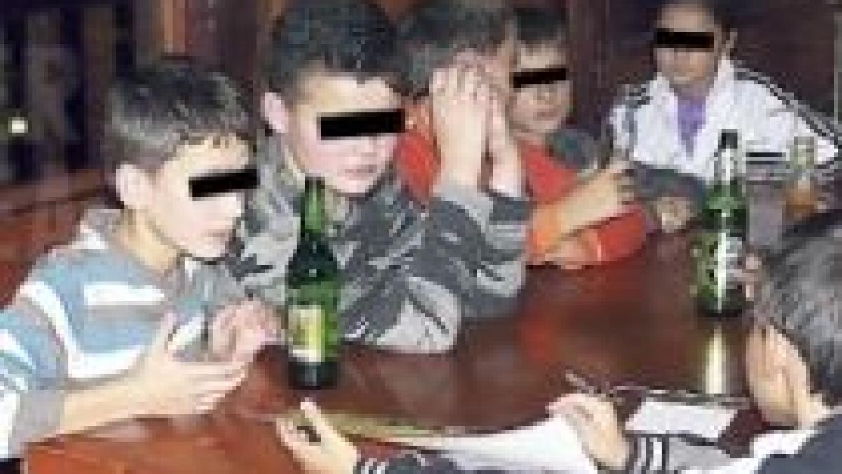 copii de 13 ani beau bere si votca intr o excursie cu diriginta