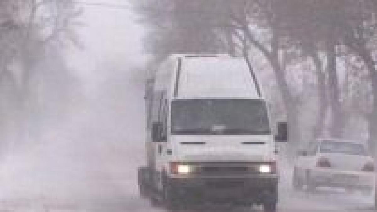 romania sub zapada un camion cu ajutoare a ajuns la soferii blocati intre urziceni si buzau video