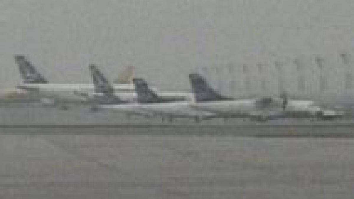 aeroportul din iasi ramane inchis din cauza vremii doua curse anulate