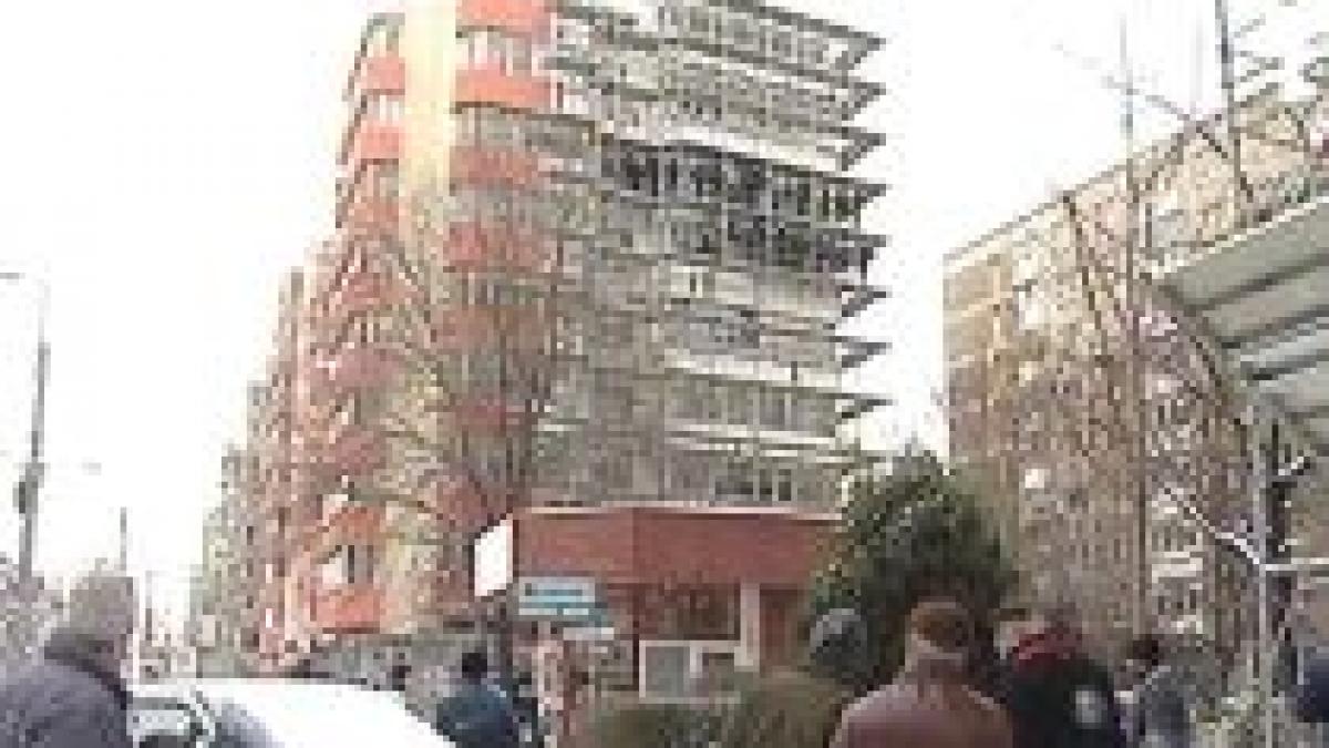 greva la inaltime zeci de muncitori au protestat pe schele ca sa si primeasca leafa video