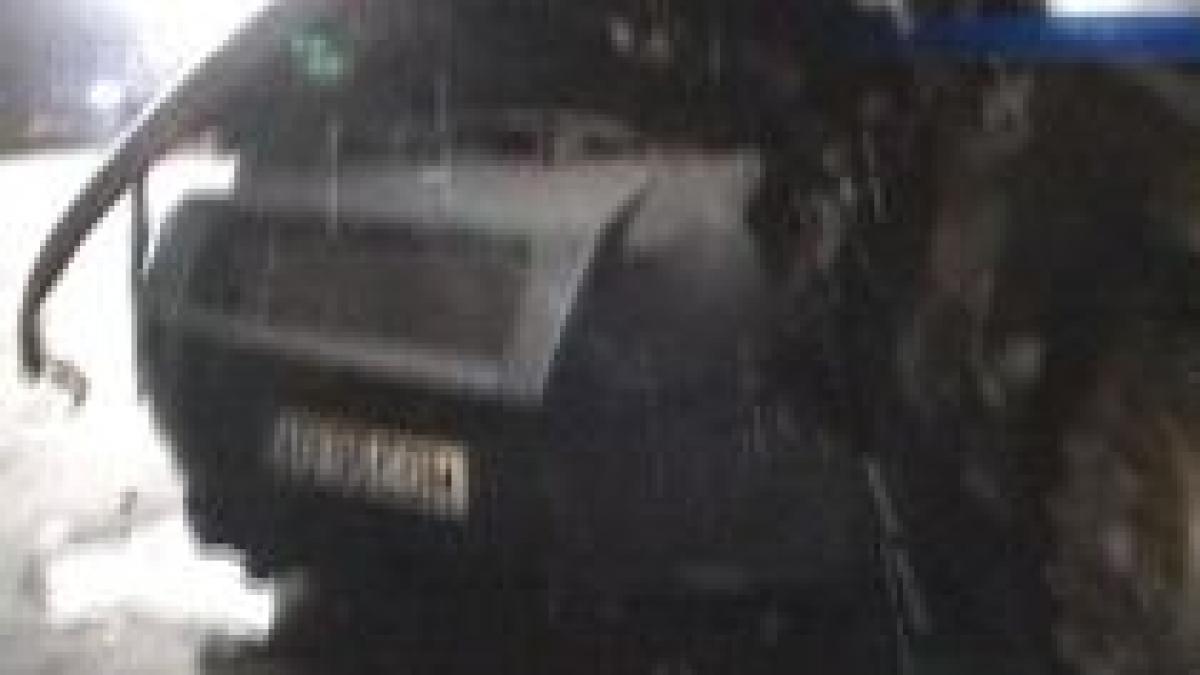 infotrafic un barbat a murit si trei au fost raniti dupa ce un autoturism a lovit un microbuz