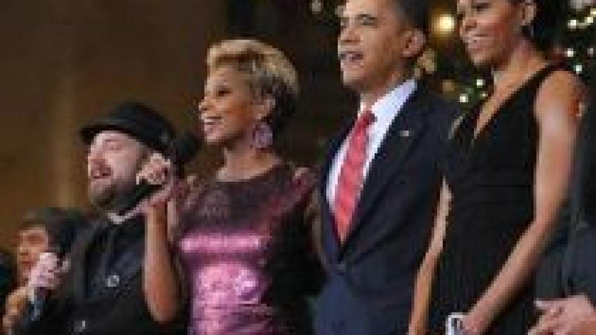 barack si michelle obama au cantat colinde alaturi de usher si neil diamond video