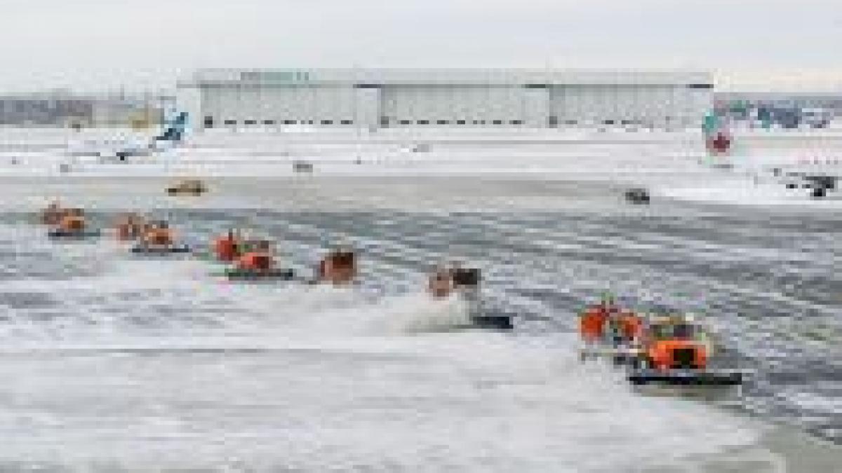 170 de pasageri ai unei aeronave care trebuia sa ajunga la bucuresti blocati pe aeroportul din