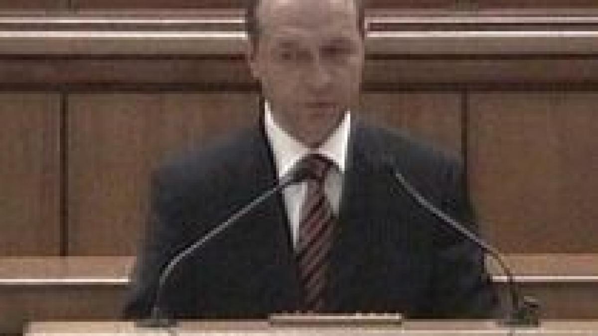 juramant in fata parlamentului basescu i a predat atributiile prezidentiale lui basescu ii