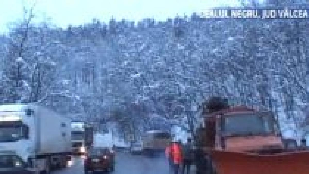 bilantul gerului 12 morti sute de oameni la urgenta cu fracturi trenuri si drumuri blocate