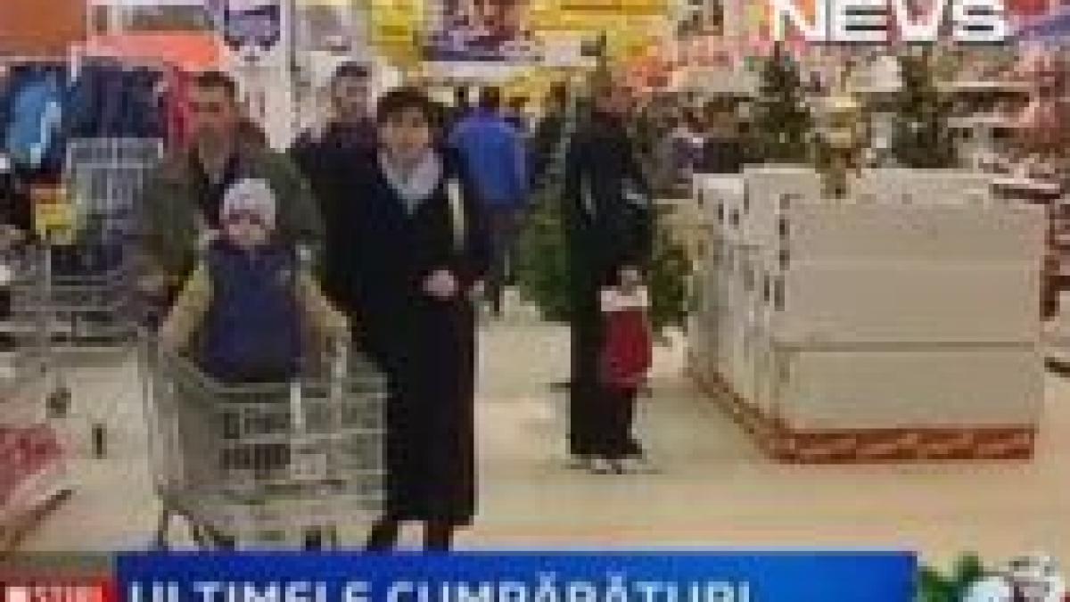 ajunul craciunului hypermarketuri aglomerate in goana dupa cozonaci carne de porc si oua video