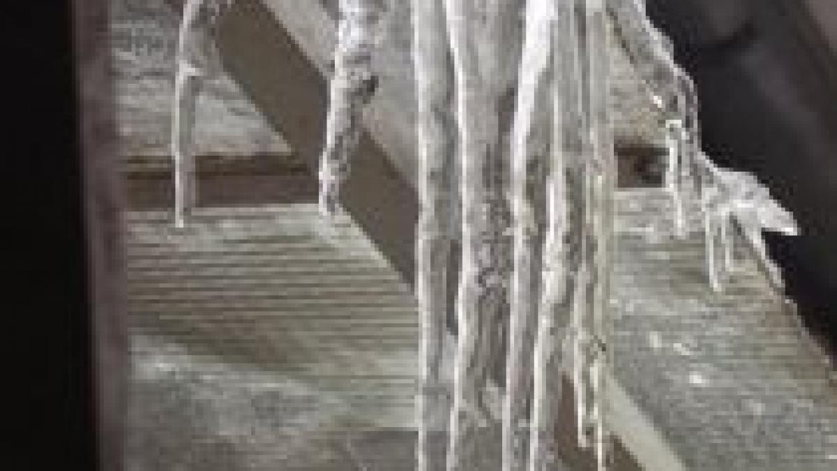 Iaşi. Un bărbat murit, după ce i-a căzut în cap un ţurţure