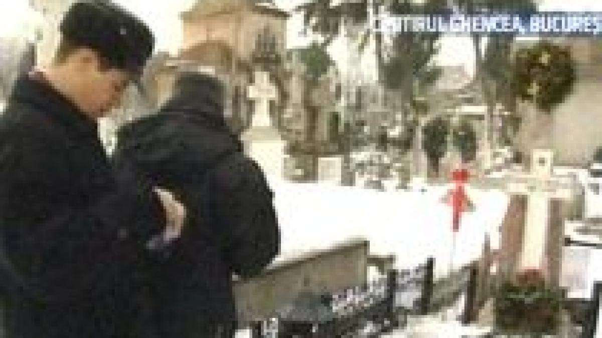 zeci de nostagici au comemorat la cimitirul ghencea 20 de ani de la moartea sotilor ceausescu