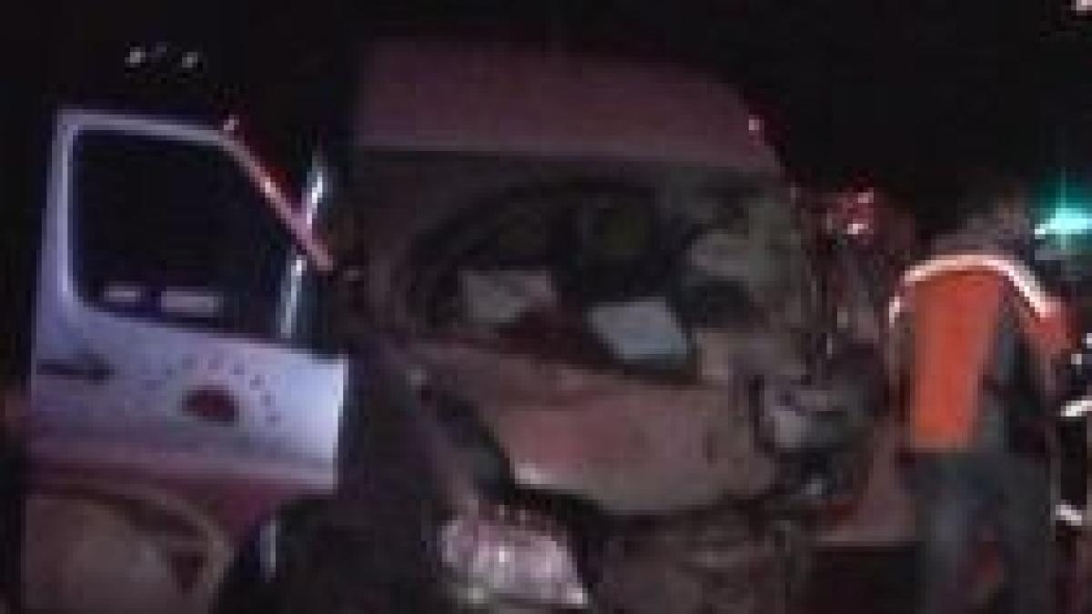 infotrafic grav accident pe dn1 un mort si cinci raniti dupa ce un microbuz s a ciocnit cu alt