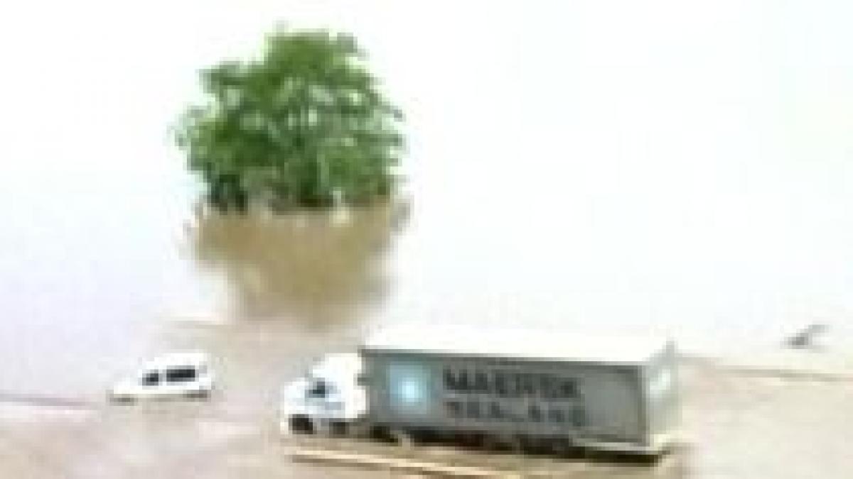 inundatii de proportii in argentina si australia doi oameni au murit si peste 3 000 au fost