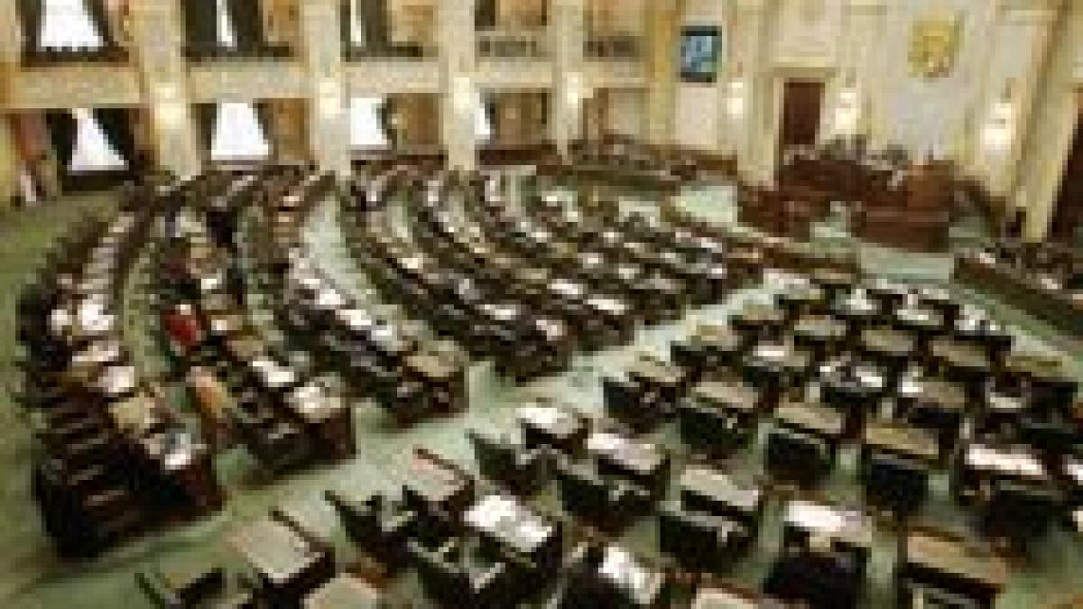 senatul va dezbate intr o sesiune extraordinara legea privind emiterea ordonantelor in vacanta