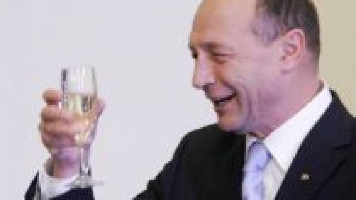 basescu a petrecut revelionul in sinaia alaturi de sotie fiica cea mica udrea si cocos
