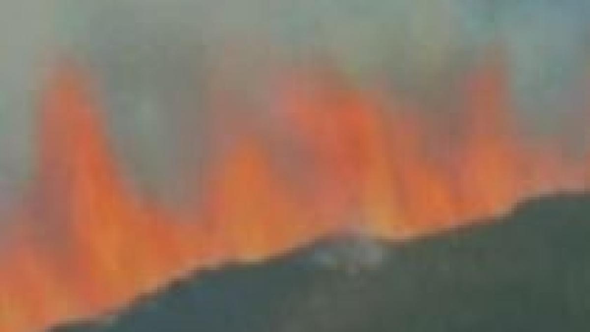 congo unul dintre cei doi vulcani din estul republicii a erupt lava ameninta mai multe sate video