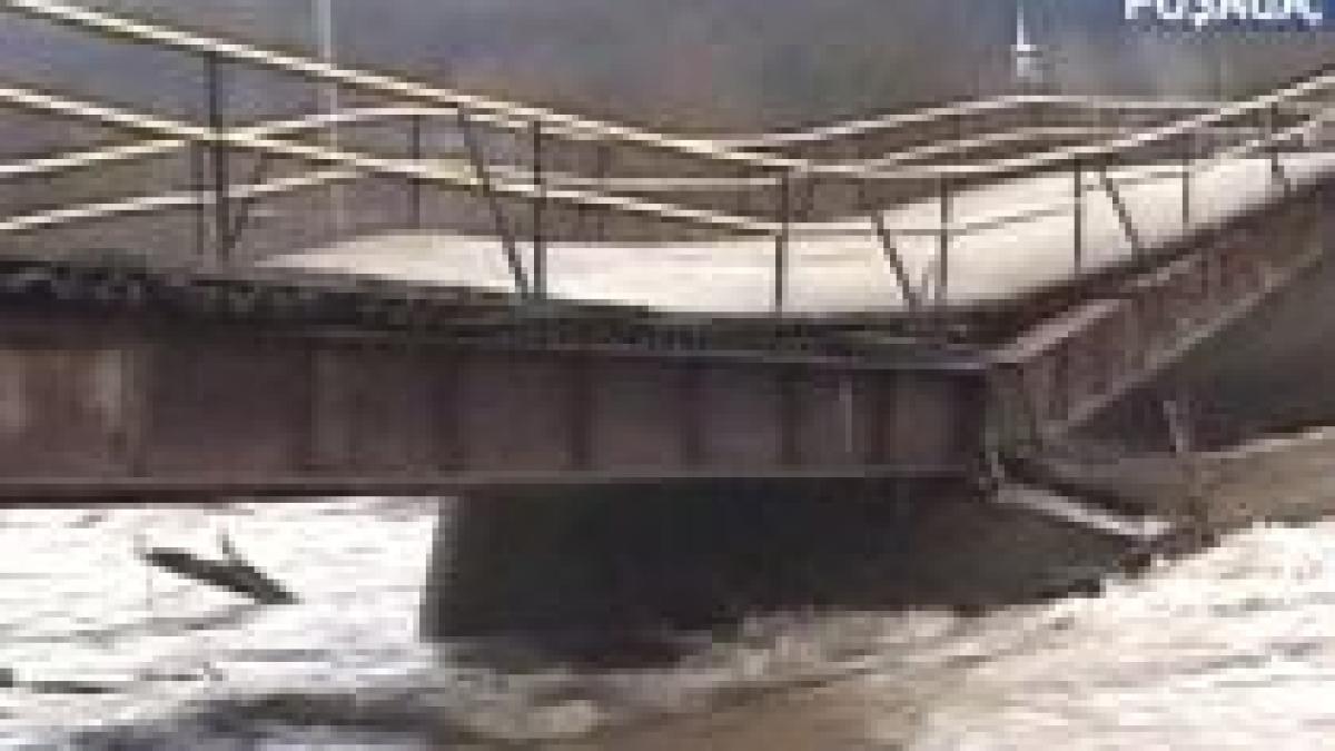 inundatii in vestul tarii 150 de oameni din alba izolati video