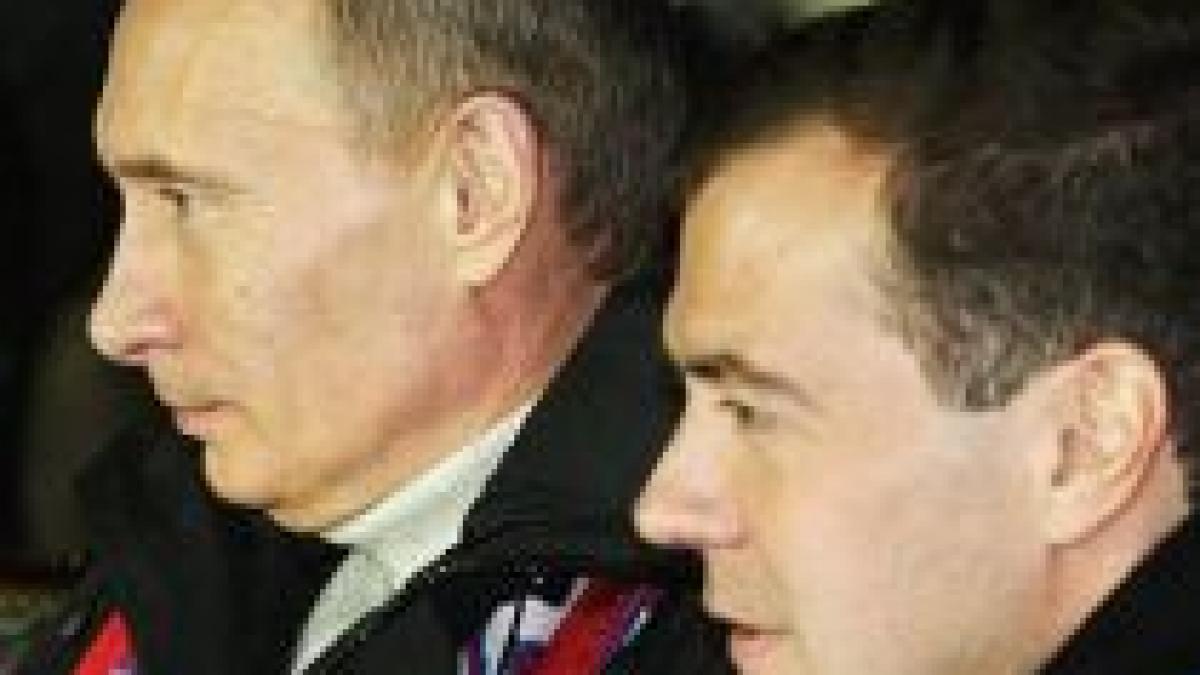 fara probleme in 2010 dmitri medvedev si vladimir putin schiaza si transmit urari de anul nou video