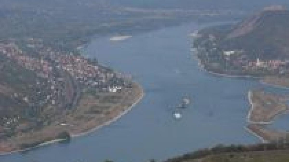 inundatii in vestul si centrul tarii masinile nu au acces in lunca ariesului iar dunarea a depasit