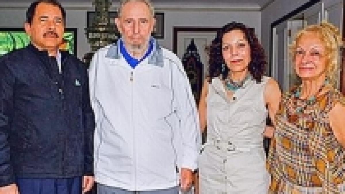 castro un partener fidel liderul cubanez fotografiat alaturi de tovarasa sa de viata video