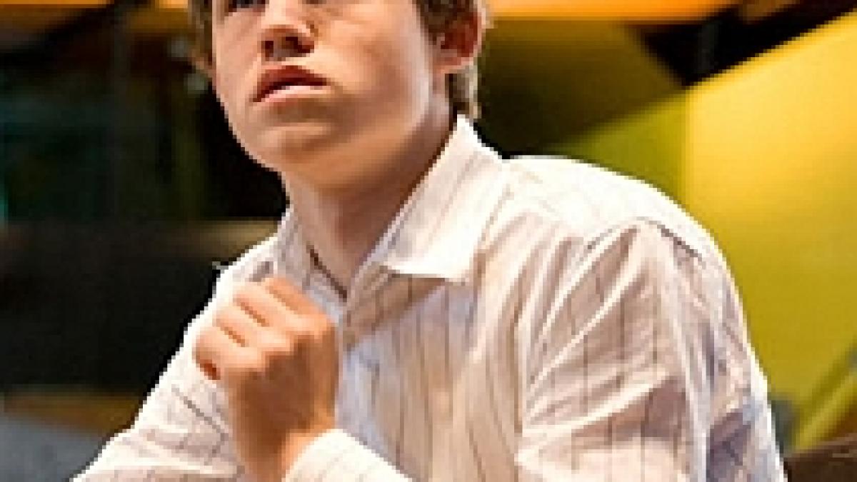 un adolescent norvegian ajunge numarul unu mondial in sah si bate recordul lui kasparov