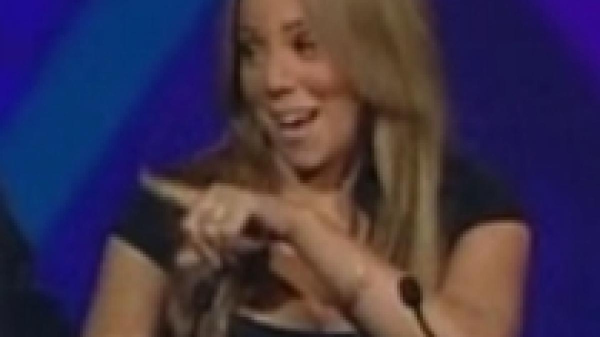 mariah carey beata pe scena cantareata s a facut de ras la festivalul de film de la palm springs