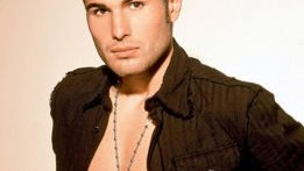 adrian mutu convocat intr un calendar al celor mai sexy fotbalisti din lume foto